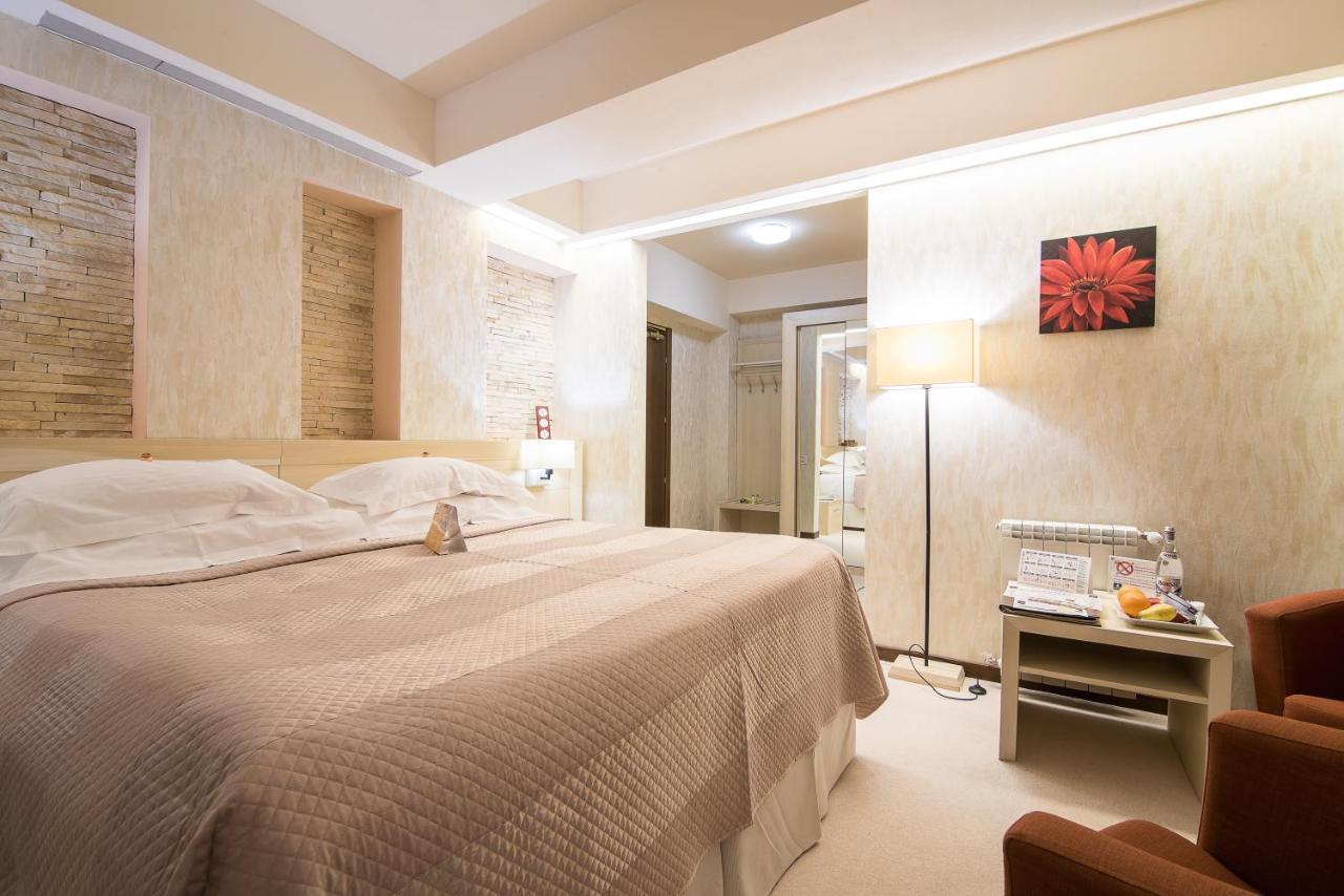 Ioana Boutique 3* סינאיה
